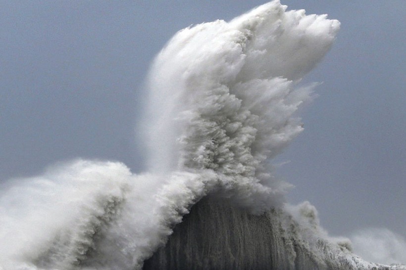 Nhật Bản cảnh báo sóng thần sau trận động đất