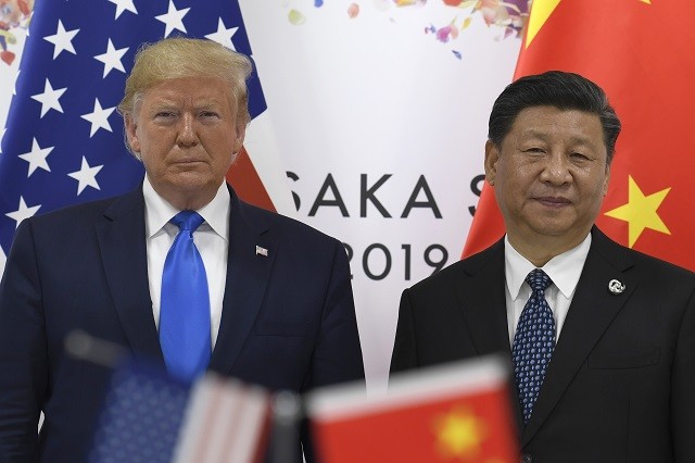 TT Mỹ Donald Trump đã gặp người đồng nhiệm Trung Quốc Tập Cận Bình (phải) tại thượng đỉnh G20 ở Osaka, Nhật Bản