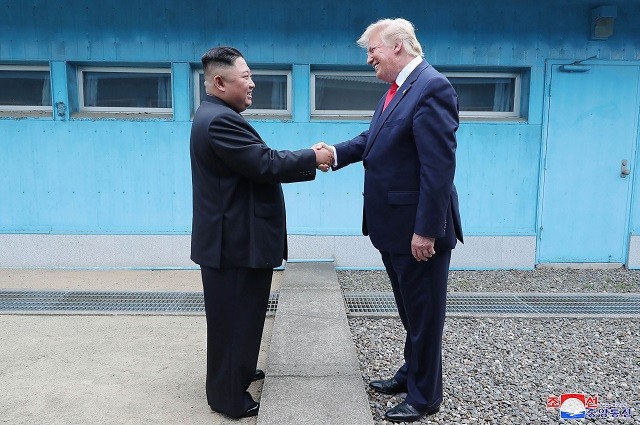 TT Trump đã gặp Chủ tịch Kim và có bước chân lịch sử lên đất Triều Tiên