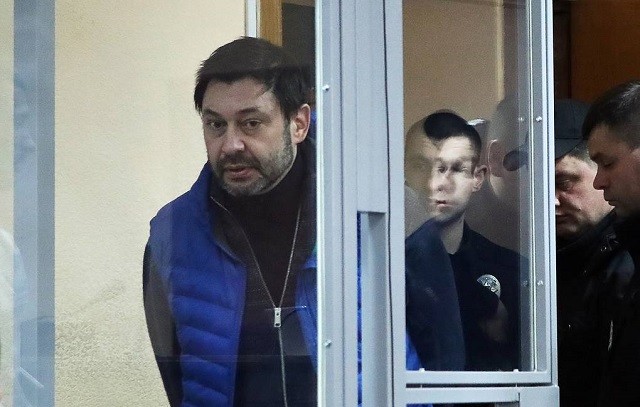 Cơ quan an ninh Ukraine đã bắt giữ Tổng biên tập RIA Novosti Vyshinsky ngày 15/5/2018 vì tội phản quốc và buôn súng