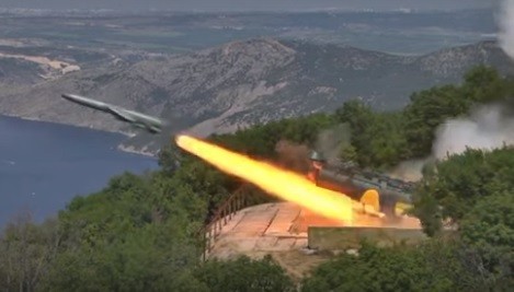 Xem tàu khu trục Nga bắn tên lửa Utes tại Crimea