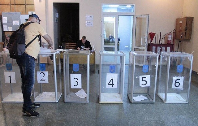 Người dân Ukraine bỏ phiếu bầu quốc hội