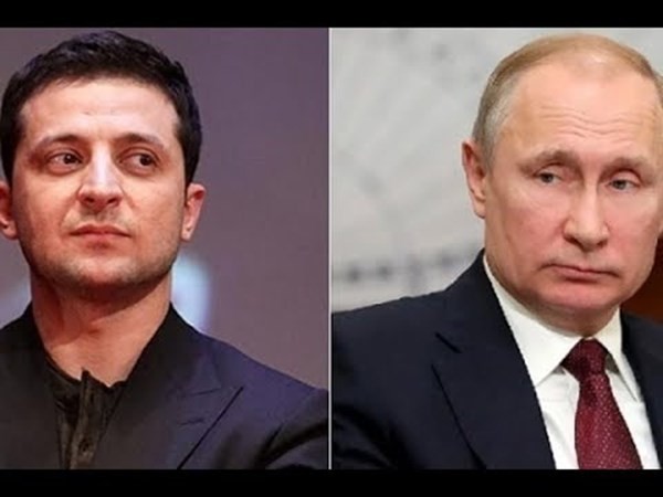 TT Ukraine Zelensky và TT Nga Putin (phải)