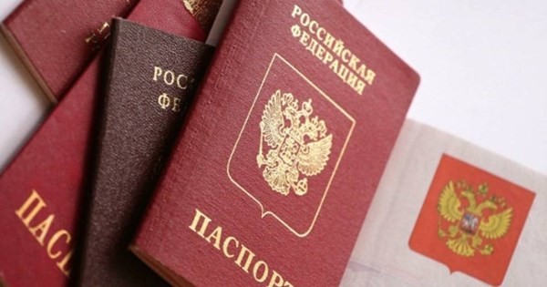 Ukraine sẽ đáp trả việc Nga cấp hộ chiếu cho người dân Donbass?