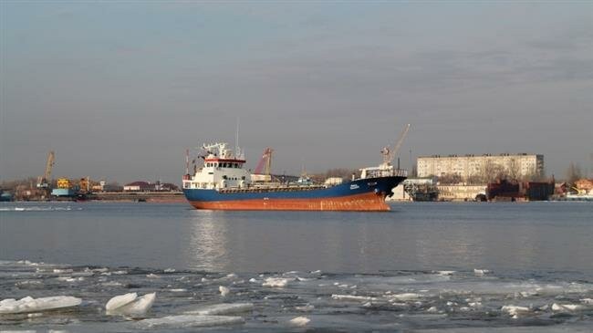 Tàu chở hàng Iran Shabahang đi trên sông Volga gần cảng Astrakhan của Nga vào ngày 23/2/2019.