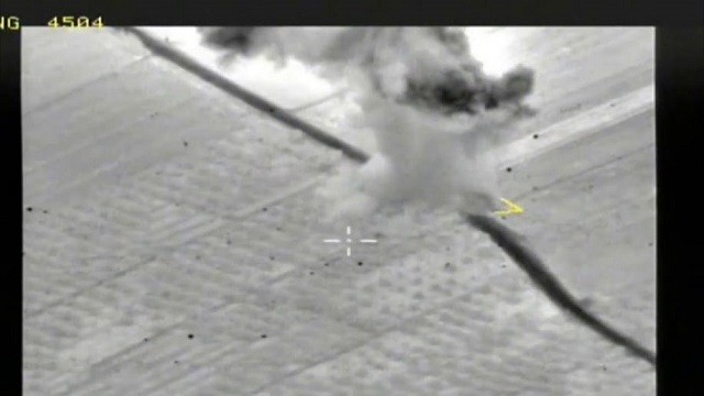 Hình ảnh xe tăng của chiến binh ở tỉnh Hama bị Không lực Nga phá hủy