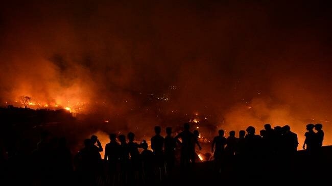 Đám cháy bùng lên tại một khu ổ chuột ở thủ đô Dhaka của Bangladesh.