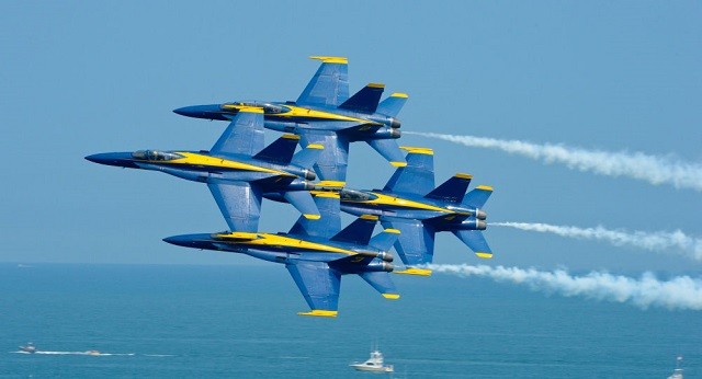 Máy bay Blue Angels của Hải quân Mỹ.