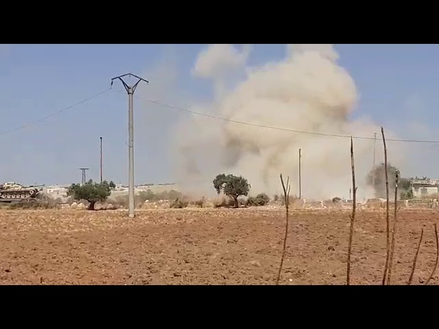 Đoàn xe Thổ Nhĩ Kỳ suýt trúng bom của Quân đội Syria
