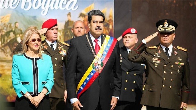 TT Venezuela Nicolas Maduro (giữa).