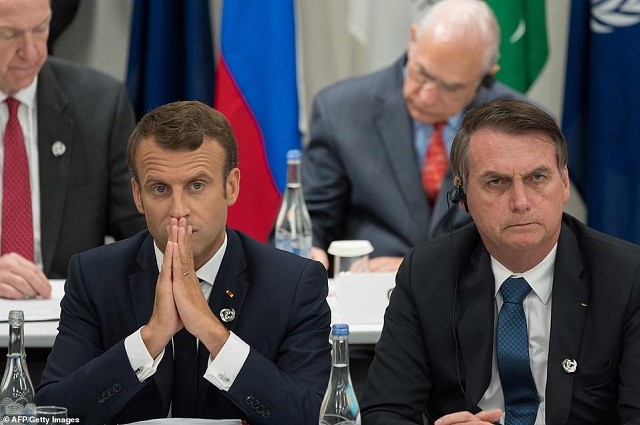 TT Pháp Emmanuel Macron và TT Brazil Bolsonaro (phải phía trước) tại thượng đỉnh G20 ở Osaka, Nhật Bản.