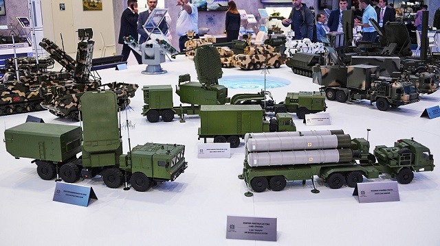 Mô hình hệ thống phòng thủ S-400 của Nga.