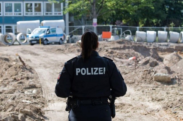 Cảnh sát Đức tại hiện trường phát hiện có bom
