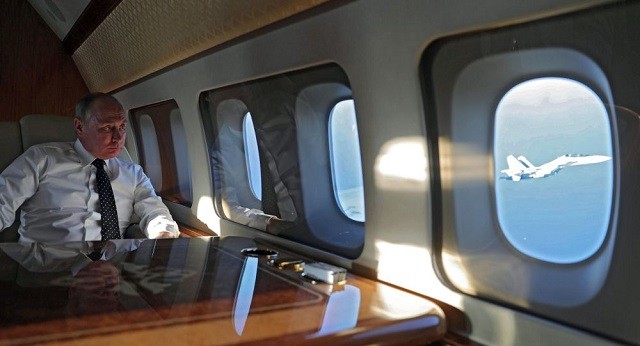 TT Nga Putin trên máy bay.