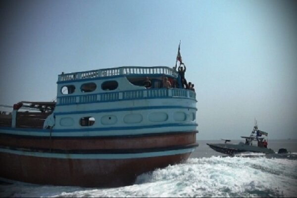 Iran tuyên bố bắt giữ tàu buôn lậu nhiên liệu ở vịnh Ba Tư (ảnh: Mehrnews)