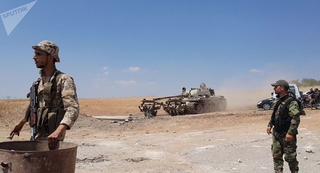 Quân đội Syria rà mìn ở Khan Sheikhoun, Idlib.