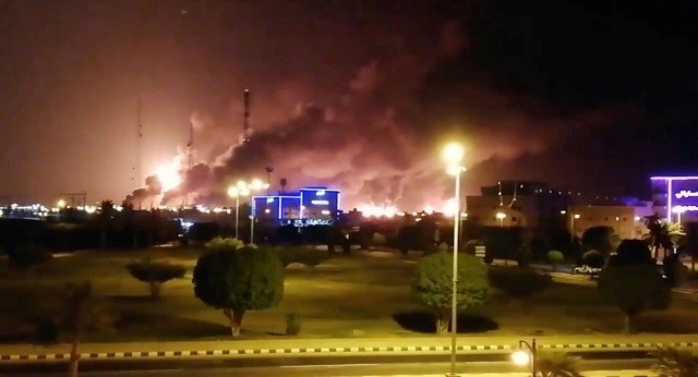 Hiện trường vụ tấn công vào các cơ sở dầu mỏ ở Ả rập xê út hôm 14/9.