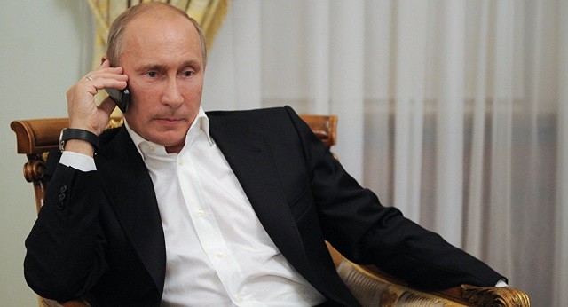 TT Nga Vladimir Putin sử dụng điện thoại đặc biệt để điện đàm với các nguyên thủ quốc gia trên thế giới.