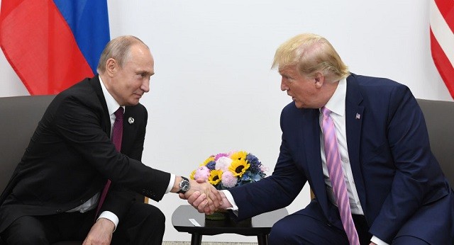 TT Putin và TT Trump (phải).