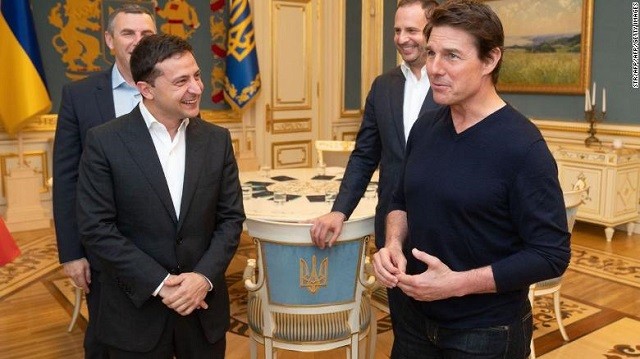 TT Ukraine Zelensky gặp tài tử Tom Cruise tại Kiev.