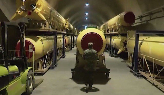 Đường hầm chứa tên lửa của Iran.
