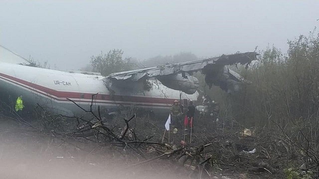 Hiện trường vụ tai nạn máy bay ở Ukraine.