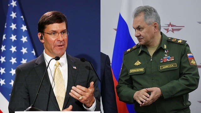 Bộ trưởng Quốc phòng Mỹ Mark Esper và người đồng cấp Nga Sergey Shoigu (phải)