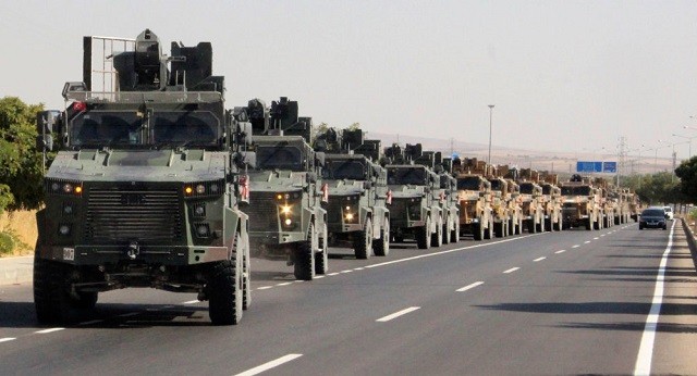 Đoàn xe quân sự của Thổ Nhĩ Kỳ ở gần biên giới với Syria ngày 9/10.