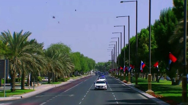 Đoàn xe đưa TT Putin tới cung điện hoàng gia của UAE.