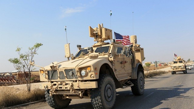 Đoàn xe của Mỹ chở binh sĩ từ Syria sang Iraq.