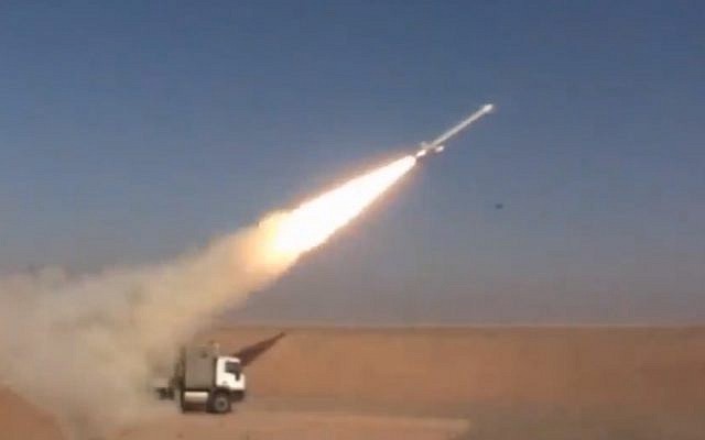 Iran tuyên bố phóng thử thành công tên lửa Hoveizeh hồi tháng 2.
