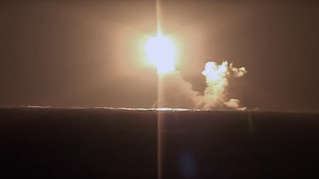 Nga thử tên lửa từ tàu ngầm chạy bằng năng lượng hạt nhân.