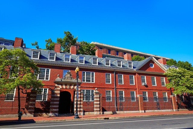 ĐH Harvard tại Cambridge, Massachusetts, Mỹ.