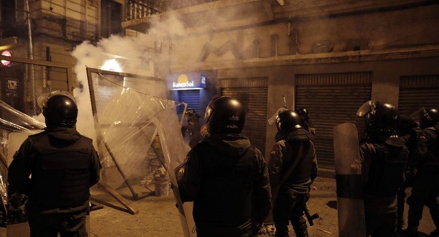 Cảnh sát trấn áp người biểu tình Bolivia.
