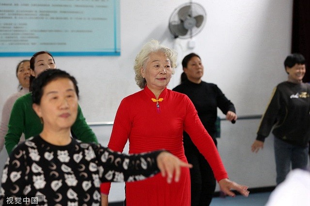 Những SV cao tuổi ở Trung Quốc.
