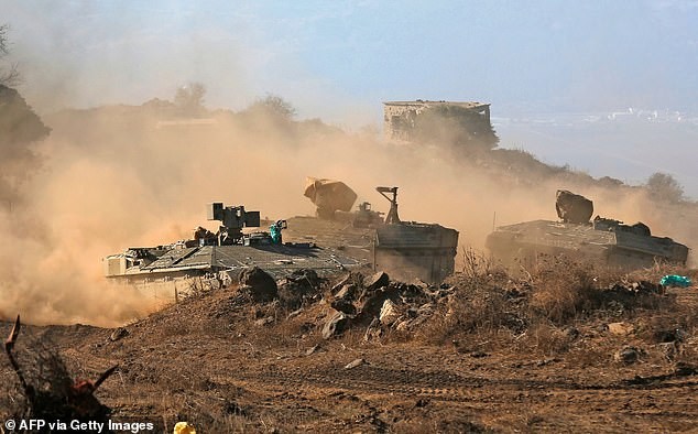 Xe tăng của Israel ở cao nguyên Golan - biên giới với Syria.