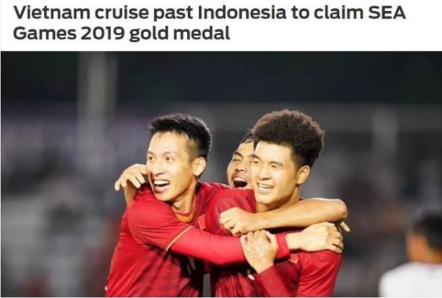 Hãng tin Foxsportasia đăng hình ảnh các cầu thủ Việt Nam vui mừng trong trận đấu quyết định với Indonesia.