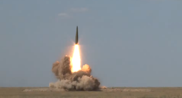 Nga thử tên lửa Iskander bắn trúng mục tiêu cách xa 60km.