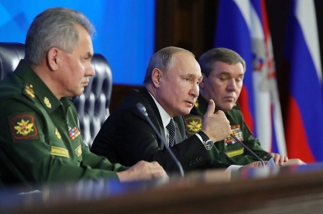 TT Putin và các tướng lĩnh Nga.