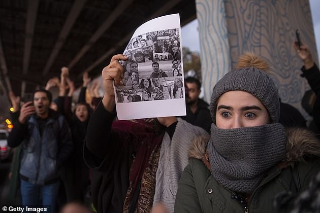 Người biểu tình Iran phẫn nộ xuống đường phản đối vụ bắn nhầm máy bay Ukraine