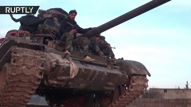 Clip: Khôi phục lại tấn công, quân đội Syria chiếm thêm 4 thị trấn ở “chảo lửa” Idilb