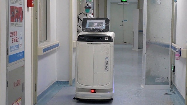 Trung Quốc dùng robot để điều trị bệnh nhân mắc virus corona
