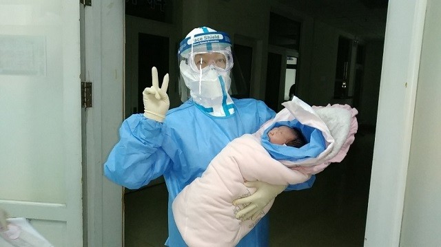 Trung Quốc: Một phụ nữ sinh con khỏe mạnh dù nhiễm virus corona