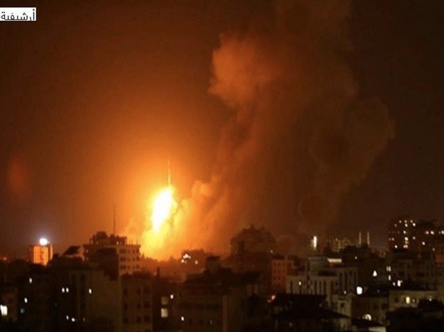 Clip: Phòng không Syria chặn loạt tên lửa Israel trên bầu trời thủ đô