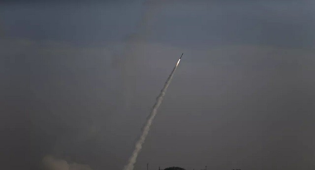 Israel báo động khi bị rocket tấn công
