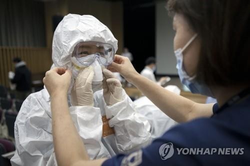 Hàn Quốc có mức tăng ca nhiễm COVID-19 trong ngày cao kỷ lục