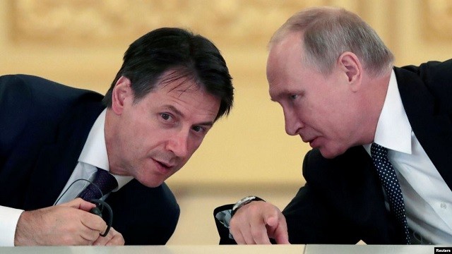 TT Nga Vladimir Putin (phải) và Thủ tướng Italy Giuseppe Conte