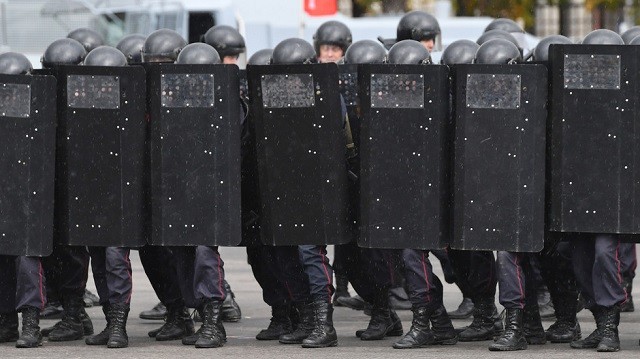 Cảnh sát dẹp bạo loạn ở Nga