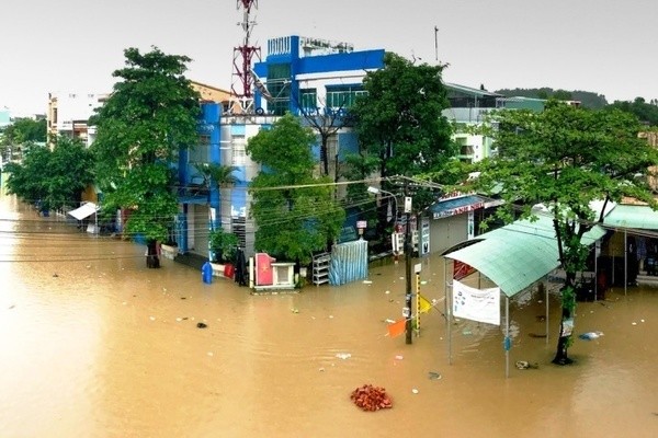 Mưa lớn khiến nhiều khu vực huyện Duy Xuyên (Quảng Nam) ngập sâu.
