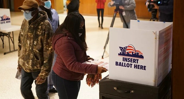Người Mỹ đi bỏ phiếu